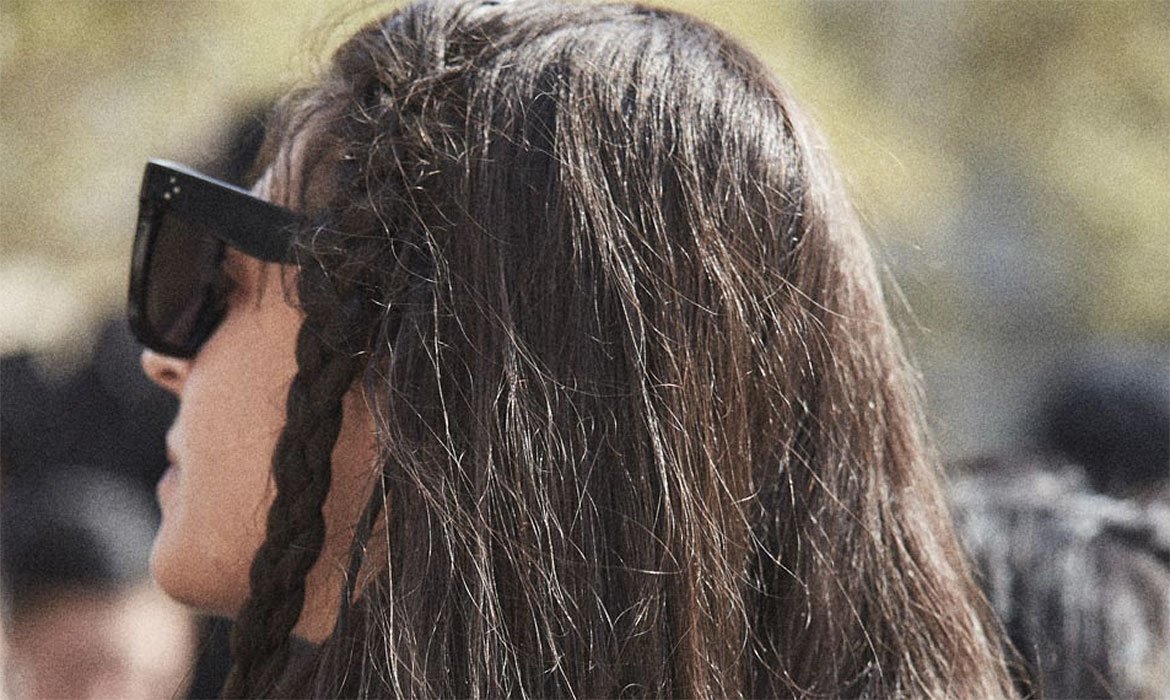 Otro peinado del 2021 son las trenzas tipo boho. Sueltas, juntas, delante, detrás, intercaladas… Disfruta de su sencillez con el Sérum Stop Frizz de L’Oréal Paris.